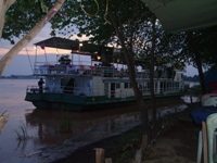 メコン川に浮かぶ遊覧船