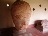 回廊にある仏像の頭