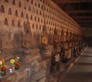 回廊の仏像